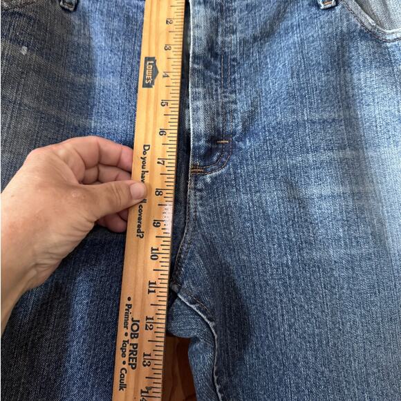 Vintage Wrangler Advanced Comfort Regular Fit Bootcut Jeans in a size 36x30 - Picture 4 of 10